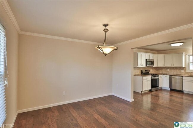 Building Photo - 2811 Kingsview Ave