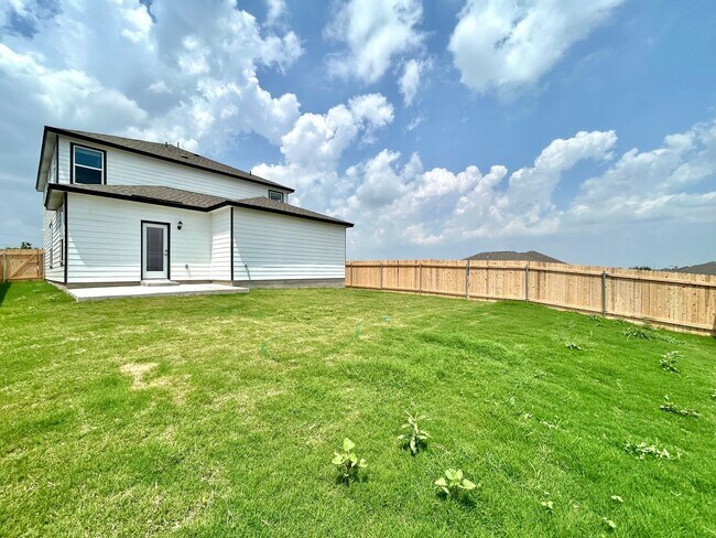 Building Photo - Spacious & Updated 4/BR 3/5/BA Home with M...