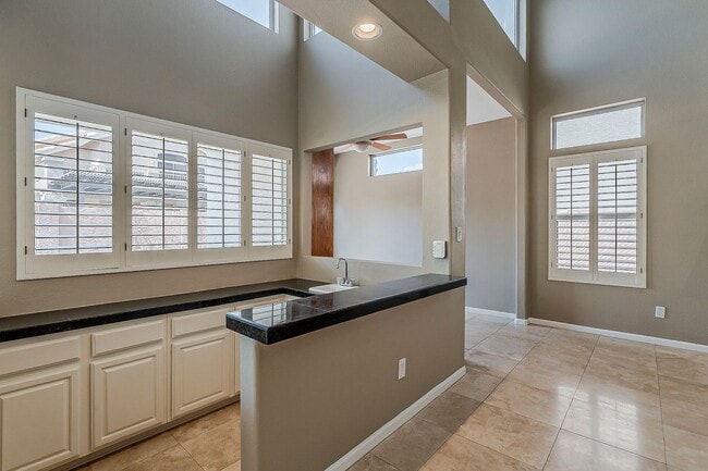 Building Photo - Welcome to your private Oasis!!