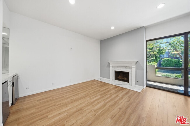 Building Photo - 141 S Linden Dr