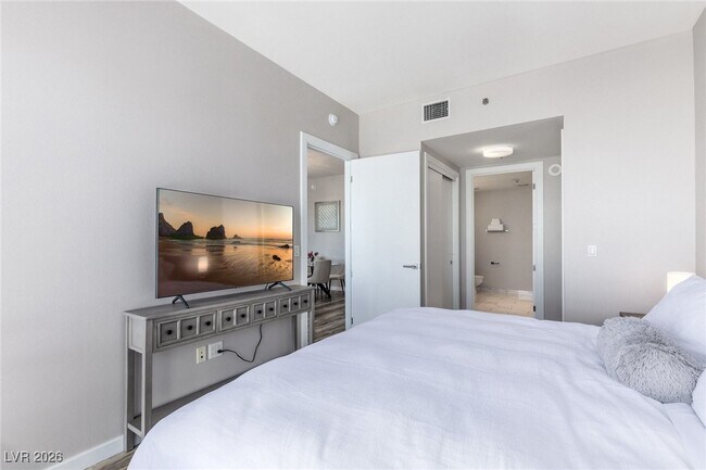 Building Photo - 4471 Dean Martin Dr