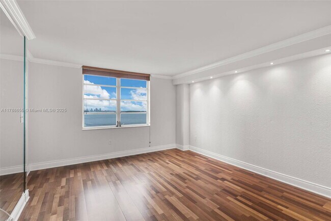 Building Photo - 2333 Brickell Ave