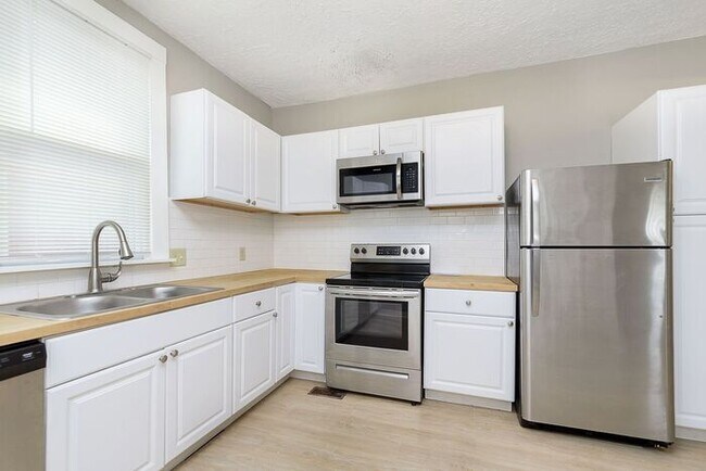 Building Photo - 3 Bedroom Home Near Fountain Square