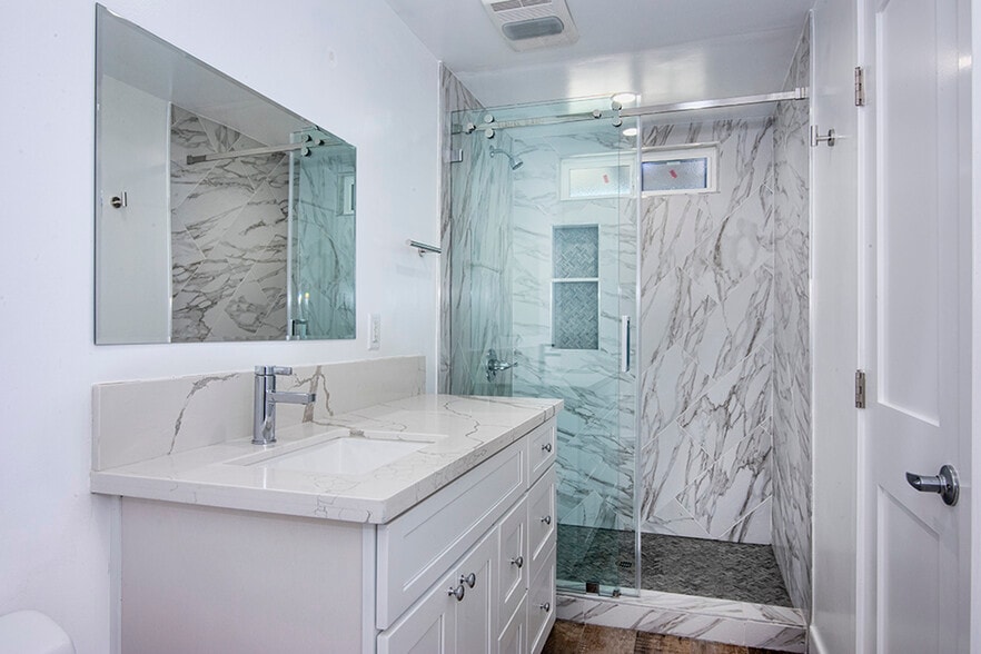 Bathroom 1 - 562 W 18th St