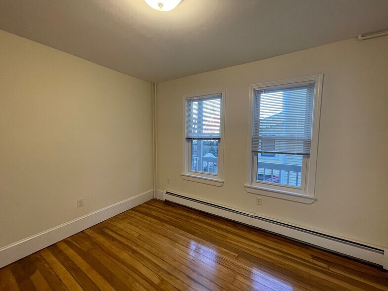 Building Photo - 40 Linden Ave