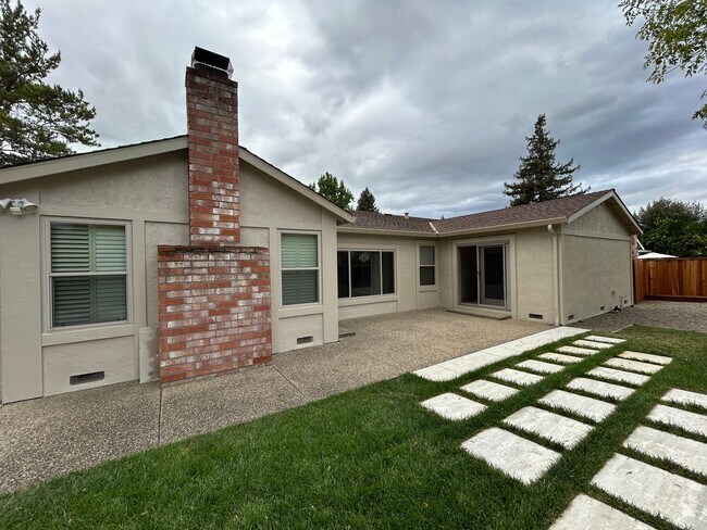 Building Photo - Spacious 4-Bedroom 2.5 Bath Single-Story H...