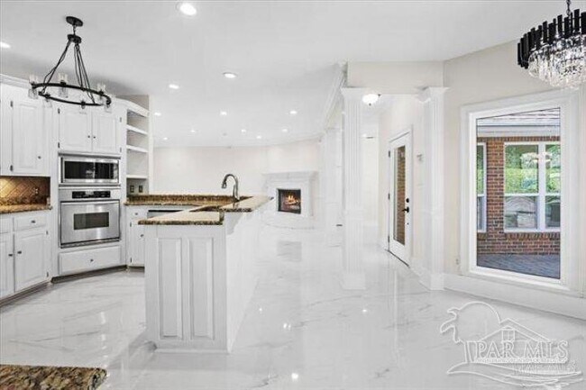 Building Photo - 4700 Bohemia Dr
