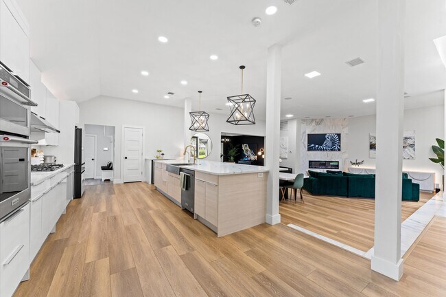 Building Photo - 10826 Moonlight Dr