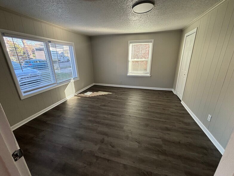 Building Photo - 719 26th Ave N