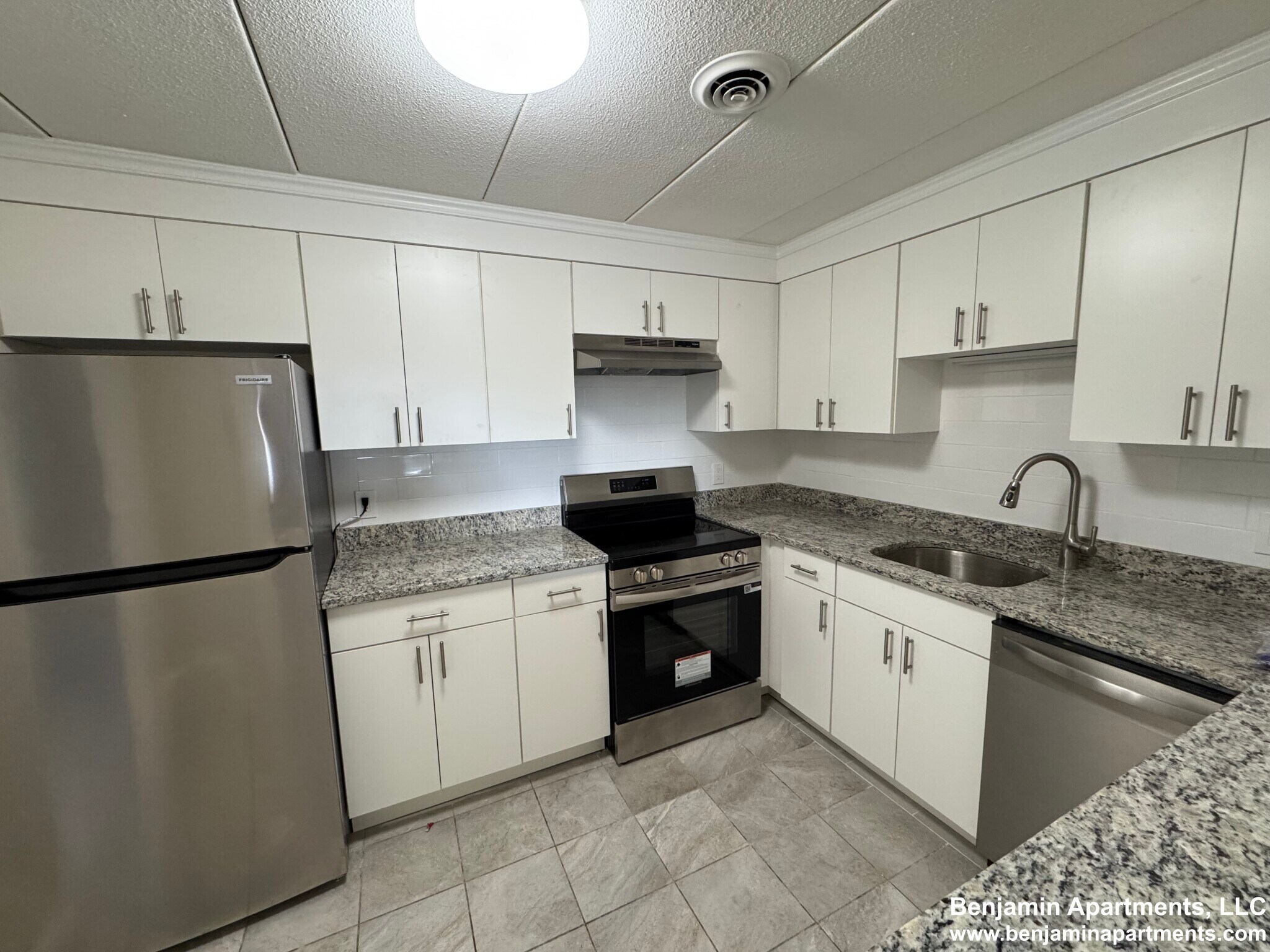 Building Photo - 51 Hill Rd