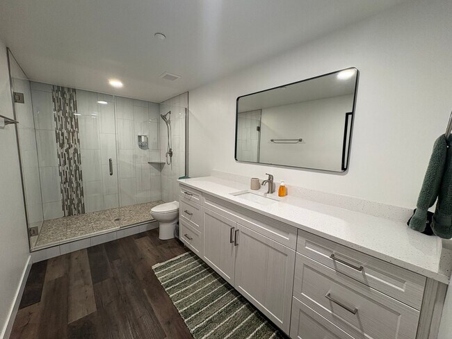 Building Photo - 380 Utah Ave