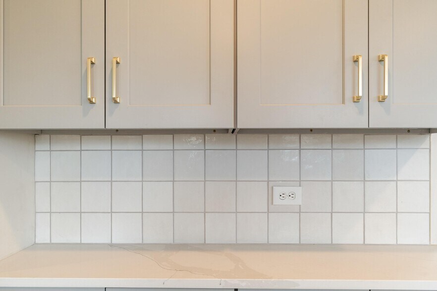 Building Photo - 2103 Oriole Dr