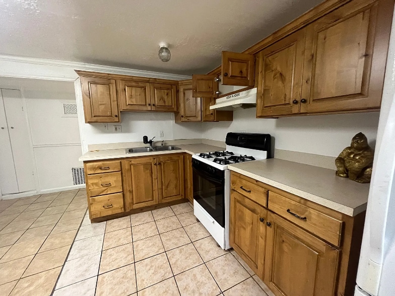 Building Photo - 355 E 500 N