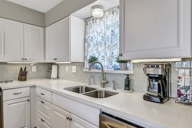 Building Photo - 21600 Zachary Dr