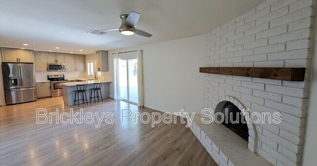 Building Photo - 2029 S Nina Cir