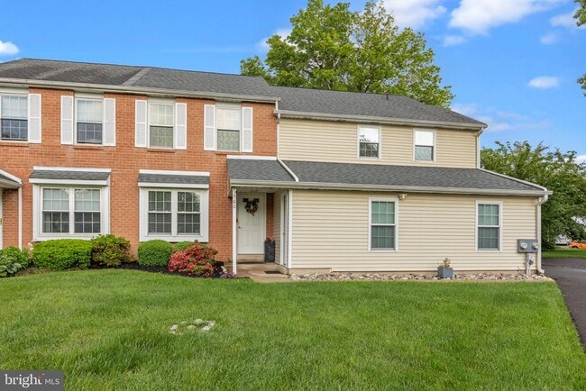 Building Photo - 560B Thrush Ct