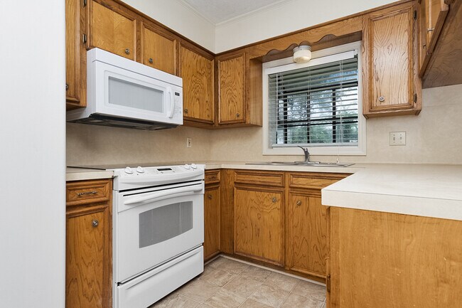 Building Photo - 5602 Pampus Ln