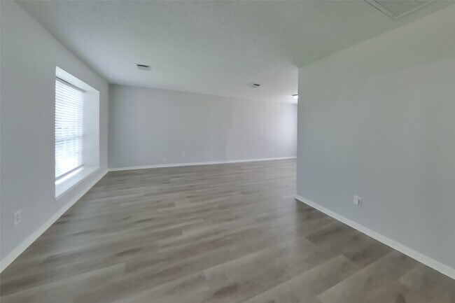 Building Photo - 3115 Granite Lake Dr