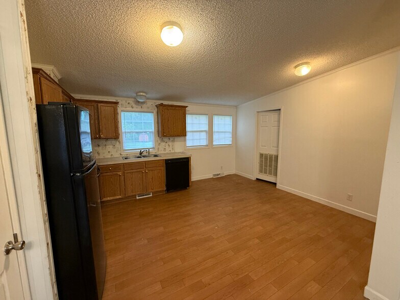 Building Photo - 407 N Ireland St