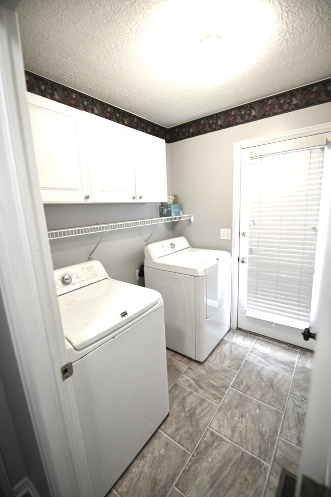 Building Photo - 4400 Greensbury Dr