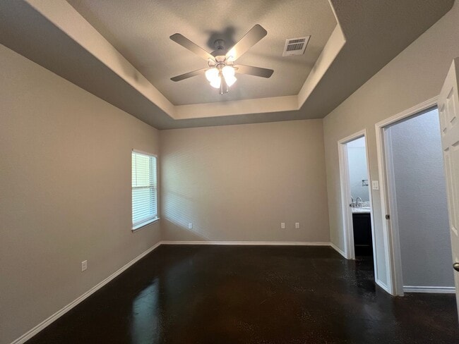 Building Photo - Luxury 3/2Duplex in Seguin, TX