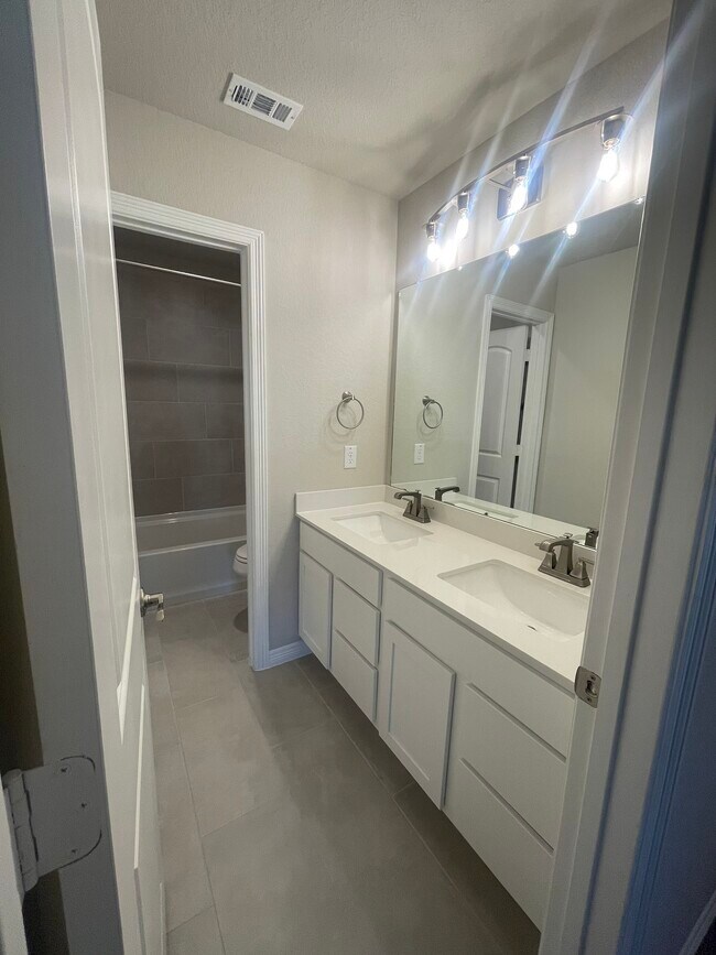 Building Photo - 8024 Scanlan Trl