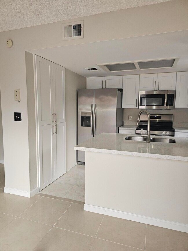 Building Photo - 8455 Coral Lake Way