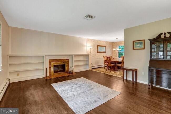 Building Photo - 5315 Summit Dr