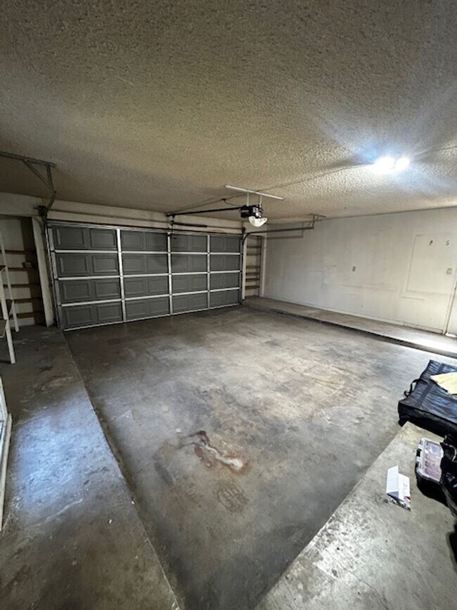 Building Photo - 1109 Calle Extrano