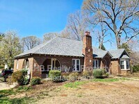 Building Photo - 422 Alamance Rd