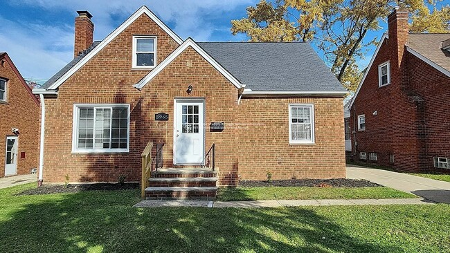 Building Photo - 3965 Warrendale Rd