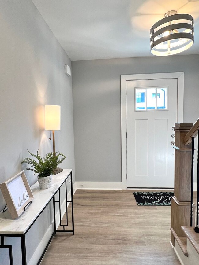 Building Photo - LUXURIOUS TOWNHOME ON THE WEST SIDE OF LEB...
