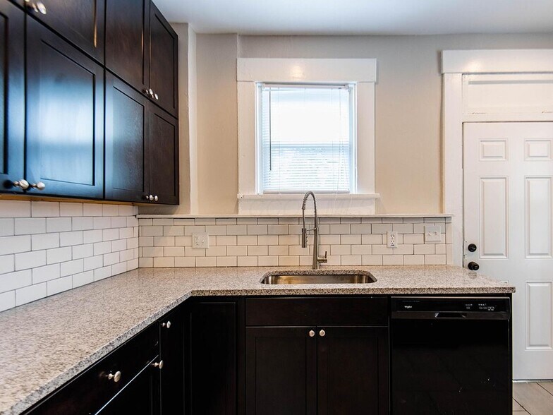 Building Photo - 380 Stoddart Ave