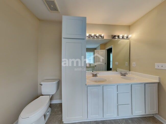 Building Photo - 83 Sioux Ln