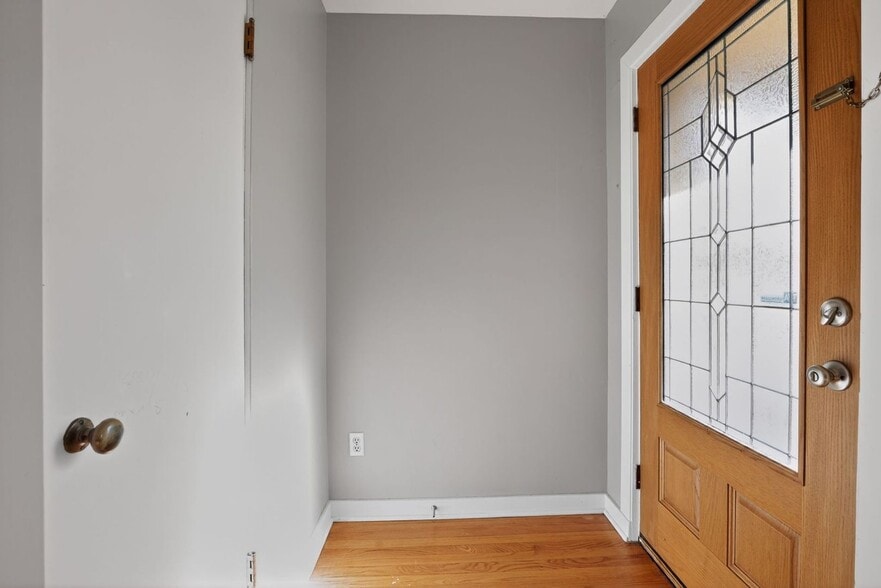 Building Photo - 800 W Joliet St