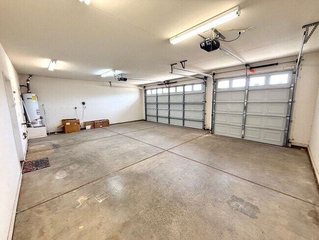 Building Photo - 2116 Roy Rogers Way