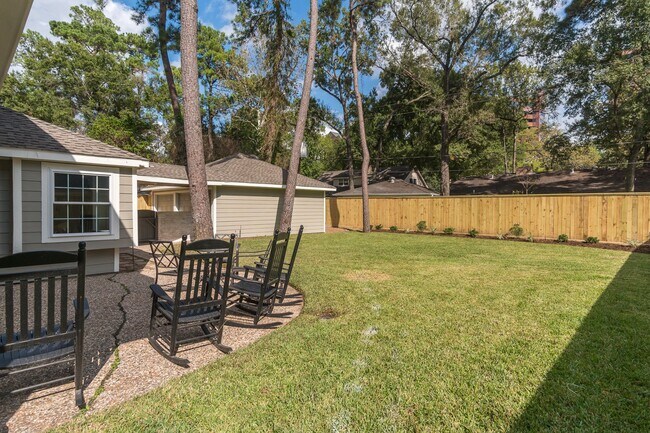 Building Photo - 726 Thistlewood Dr