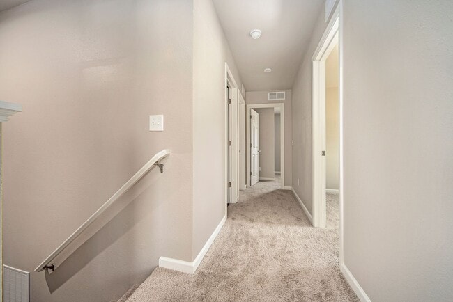 Building Photo - Newer Home for Lease!