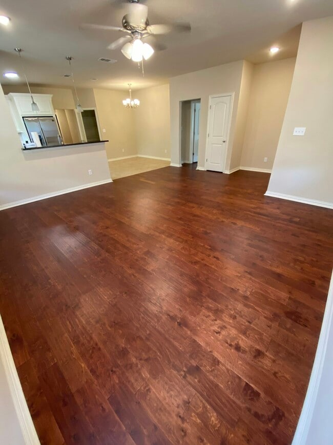 Building Photo - 1705 Carverly Dr