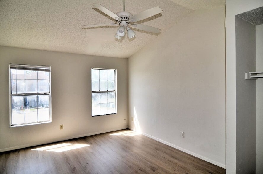 Building Photo - 9419 Olde Towne Row