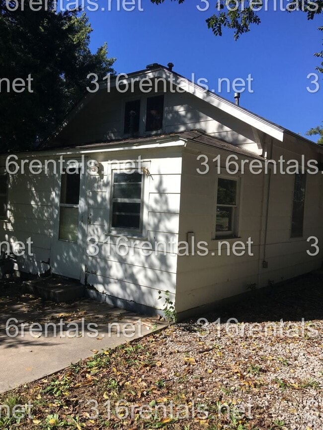 Building Photo - $799 - 2 bed 1 bath - Single Family