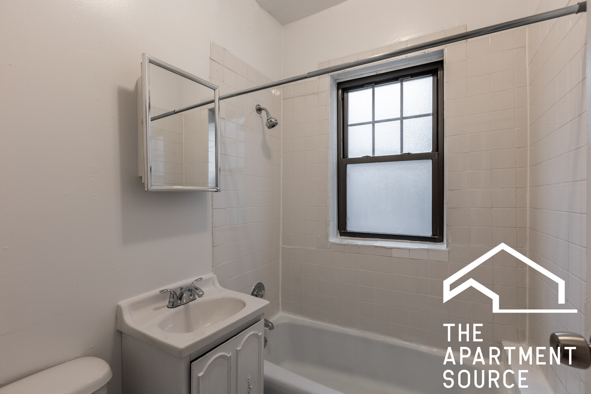 Building Photo - 849 W Cornelia Ave