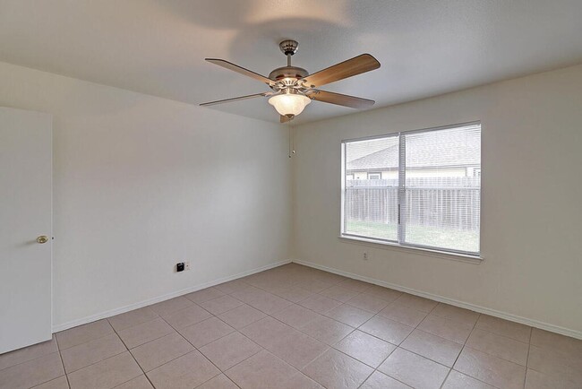 Building Photo - 7933 Elk Dr