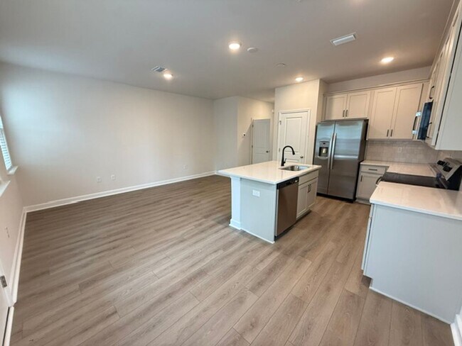 Building Photo - 467 Martins Creek Blvd