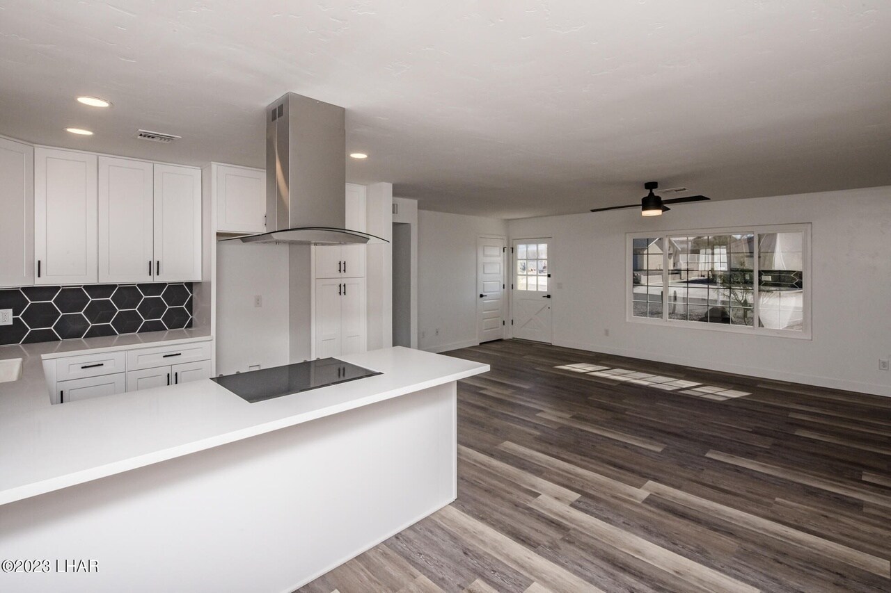Building Photo - 3705 Challenger Dr