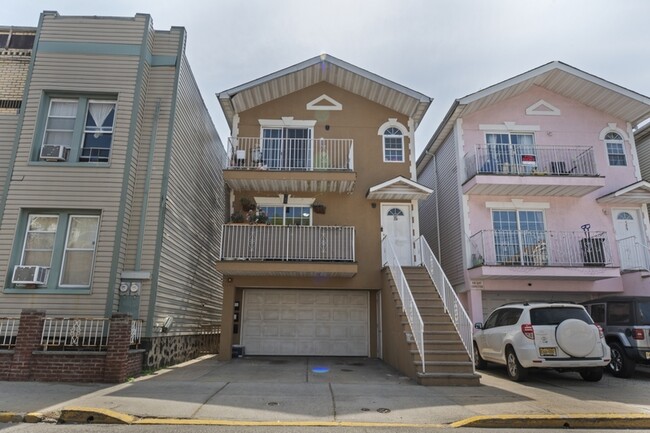 Building Photo - 587 70th St