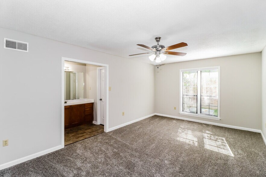 Building Photo - 6779 Cleary Dr