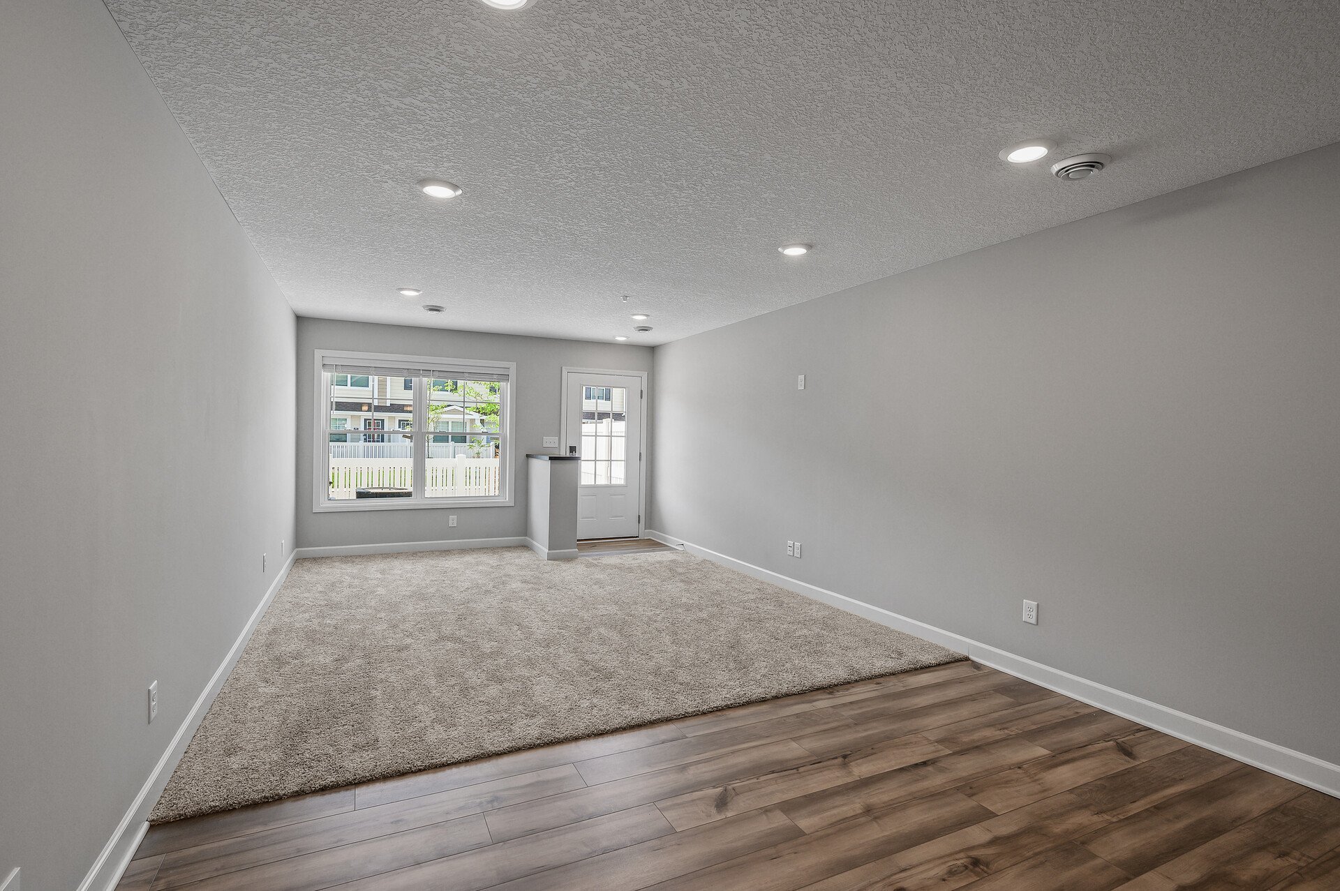 Building Photo - 15008 Ahena Curv