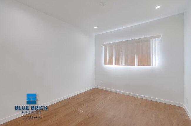 Building Photo - 5320 Corteen-18