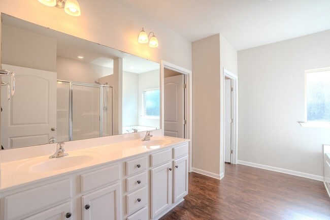 Building Photo - 14145 Lannister Ln